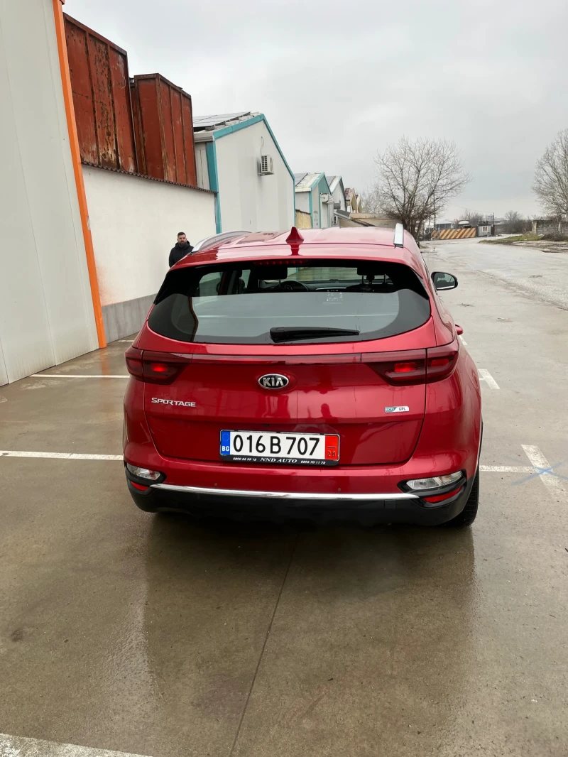 Kia Sportage 1.6 заводска газ, снимка 4 - Автомобили и джипове - 53309453