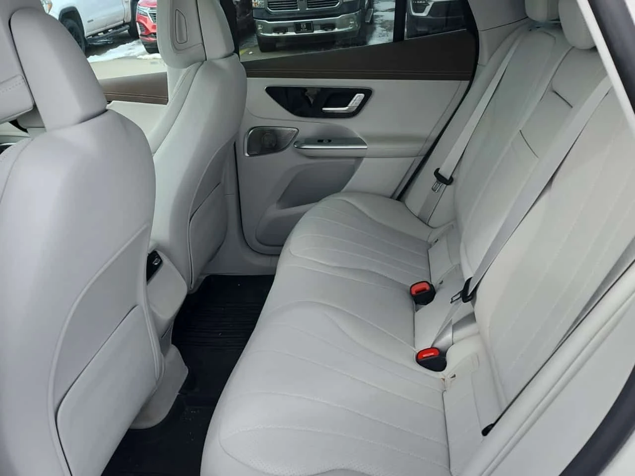 Mercedes-Benz EQE  350 * BURMESTER* 360 КАМЕРИ* АМБИЕНТ* CARFAX * , снимка 12 - Автомобили и джипове - 53746167