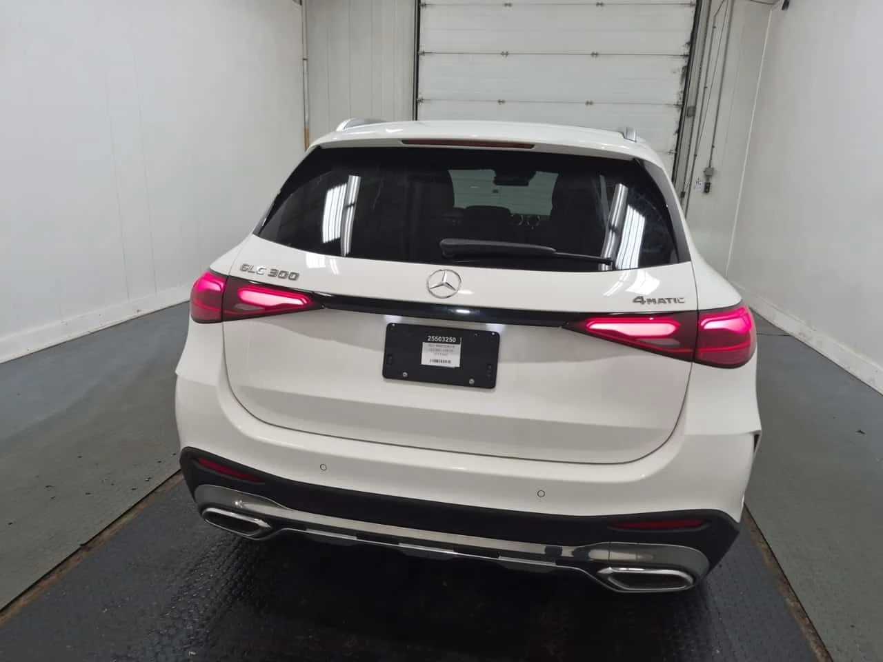 Mercedes-Benz GLC 300 * Един собстввеник * Без инциденти * От Mercedes *, снимка 4 - Автомобили и джипове - 54687900