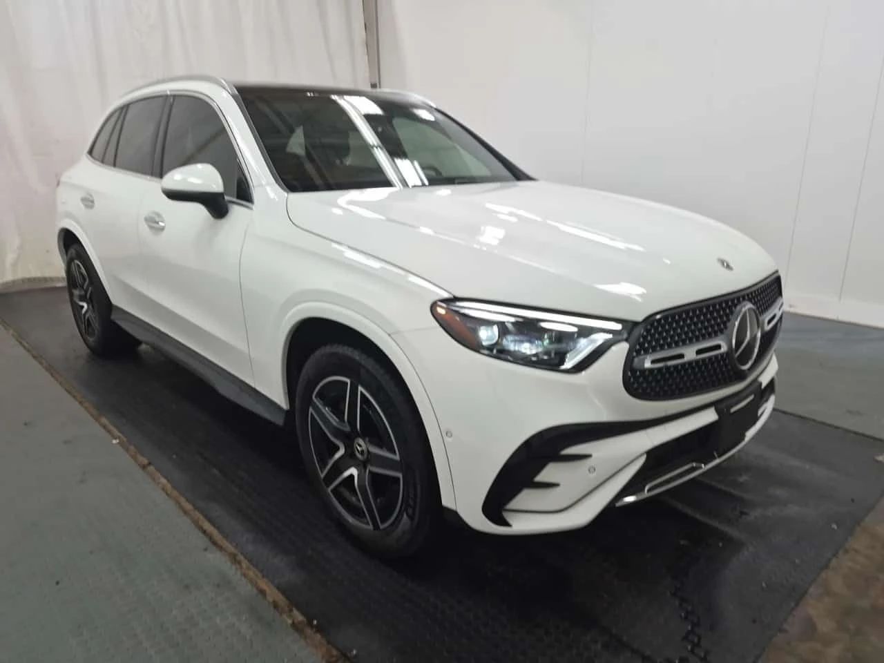 Mercedes-Benz GLC 300 * Един собстввеник * Без инциденти * От Mercedes *, снимка 2 - Автомобили и джипове - 54687900