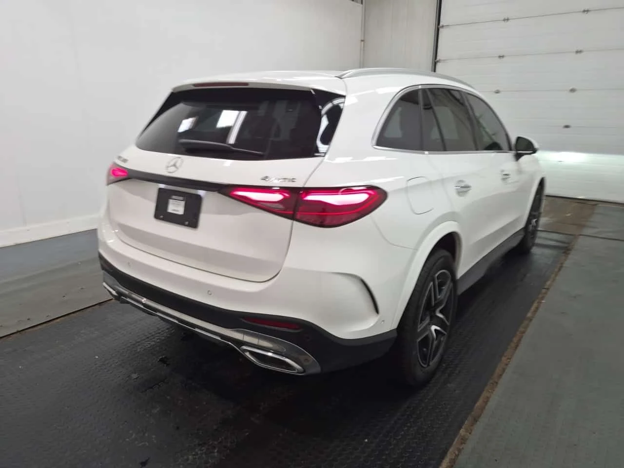 Mercedes-Benz GLC 300 * Един собстввеник * Без инциденти * От Mercedes *, снимка 3 - Автомобили и джипове - 54687900