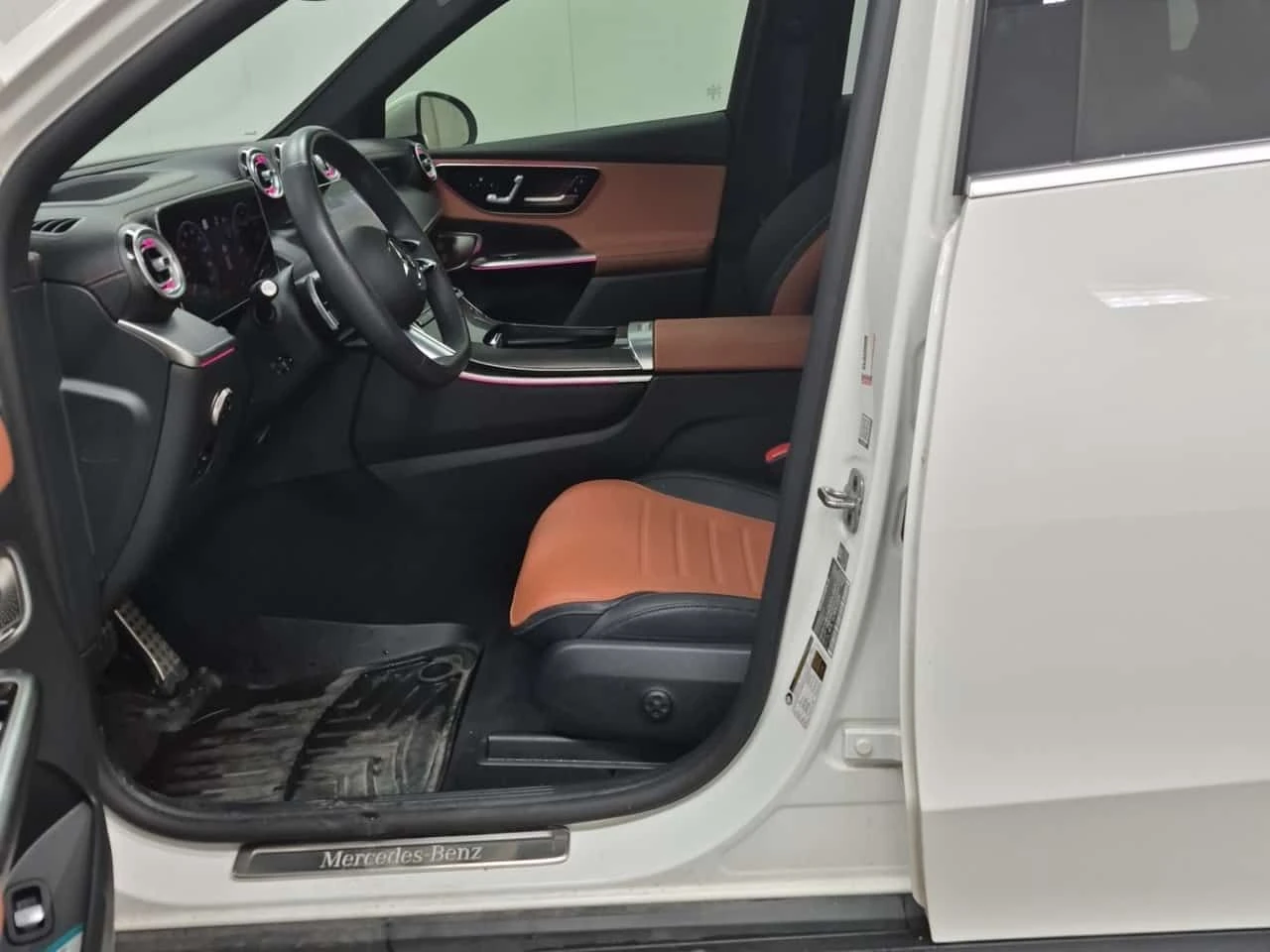 Mercedes-Benz GLC 300 * Един собстввеник * Без инциденти * От Mercedes *, снимка 9 - Автомобили и джипове - 54687900