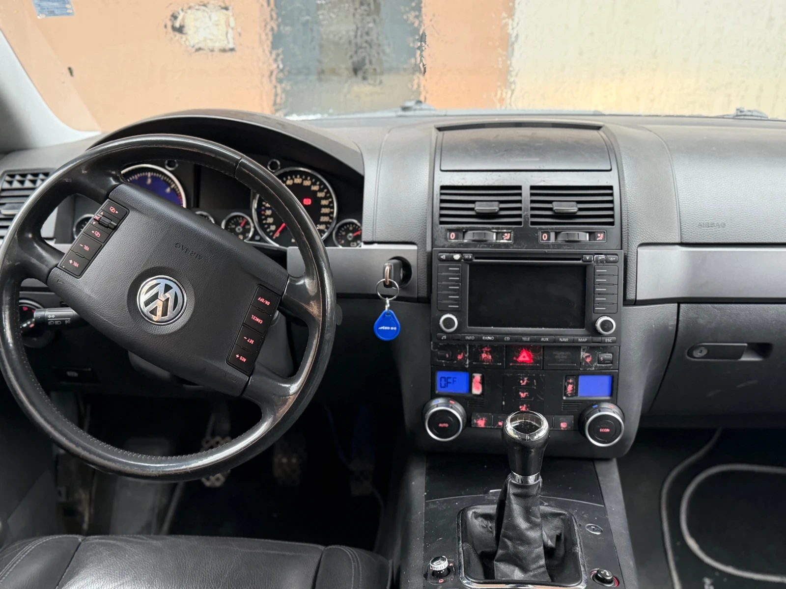 VW Touareg 2, 5TDI Ръчка , снимка 6 - Автомобили и джипове - 55694122