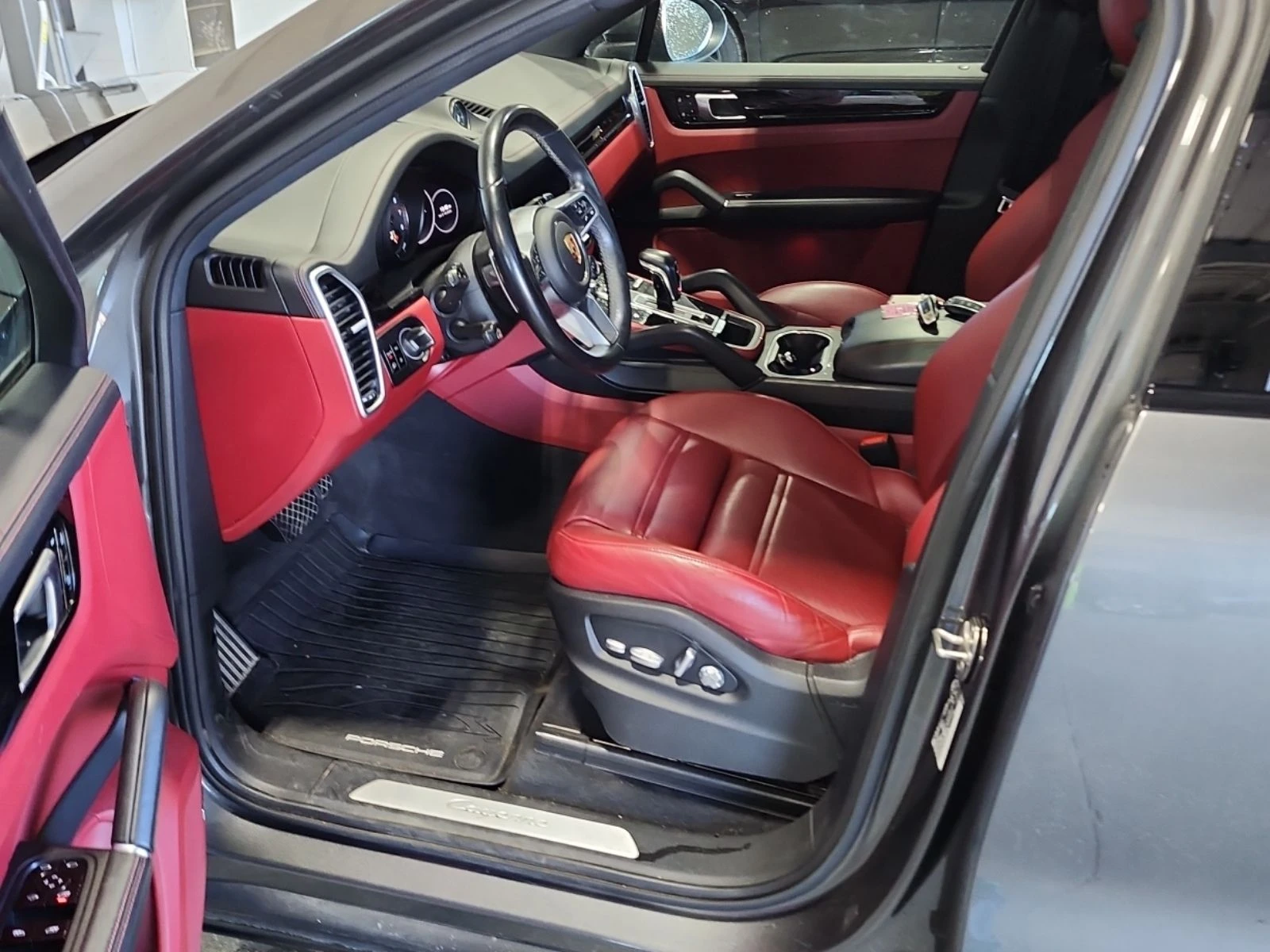 Porsche Cayenne Coupe* 360* Bose* Обдух* Пано* Подгрев, снимка 6 - Автомобили и джипове - 56218181