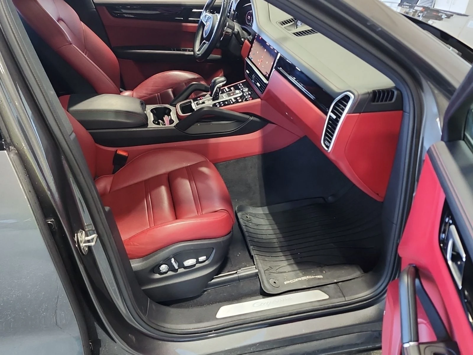 Porsche Cayenne Coupe* 360* Bose* Обдух* Пано* Подгрев, снимка 10 - Автомобили и джипове - 56218181