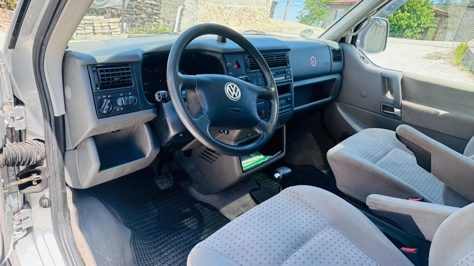VW Caravelle, снимка 10 - Бусове и автобуси - 54447694