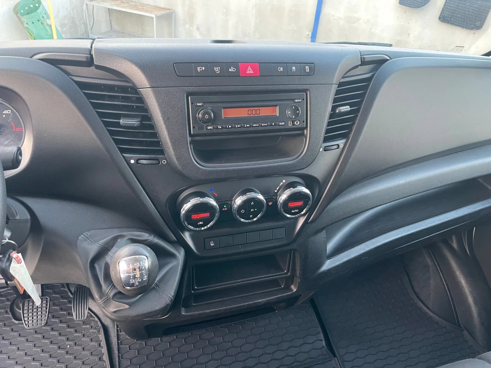 Iveco 35s13 2.3 130hp, снимка 14 - Бусове и автобуси - 55354337