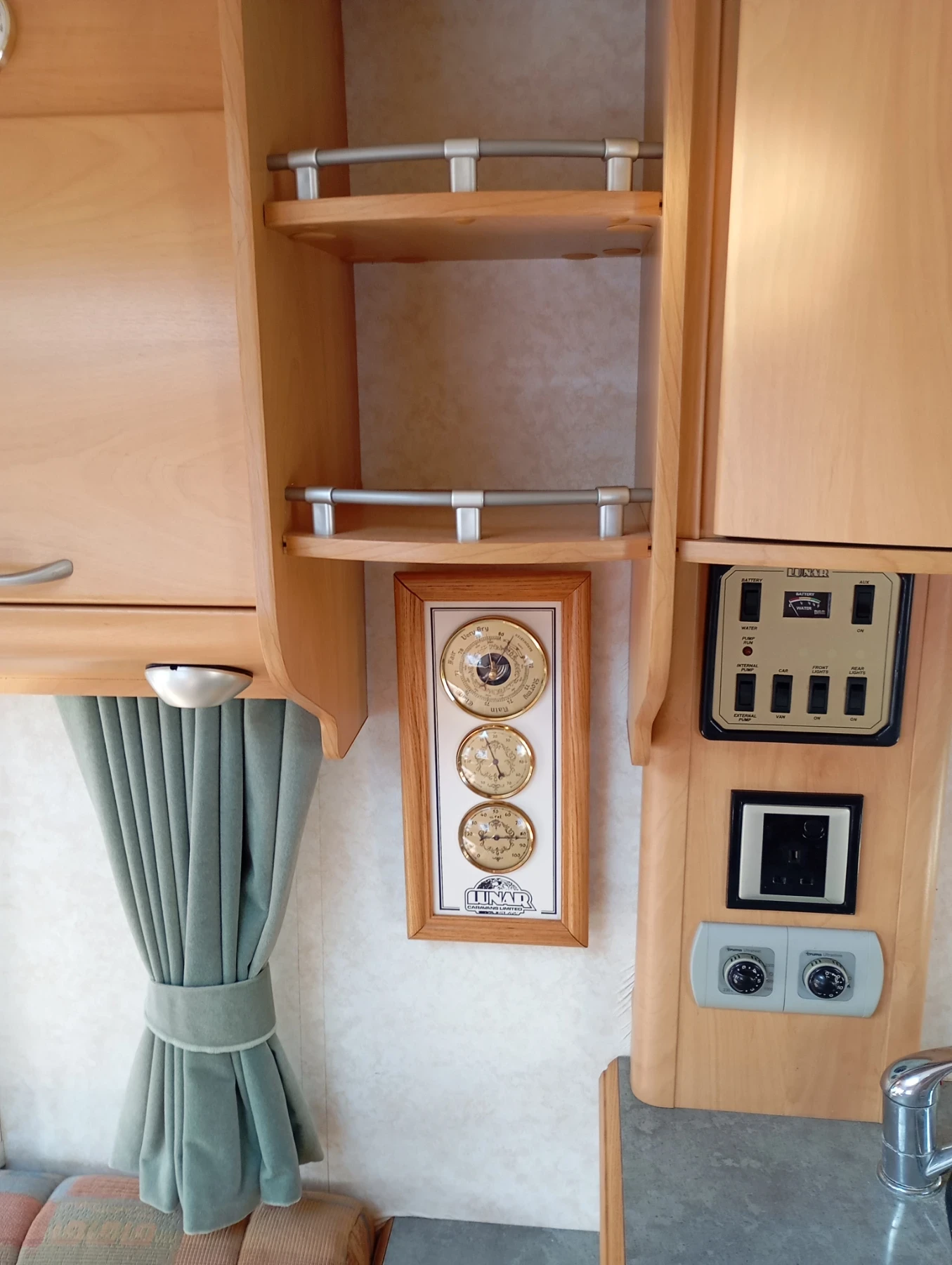 Каравана Други Лунар, снимка 9 - Каравани и кемпери - 53791224