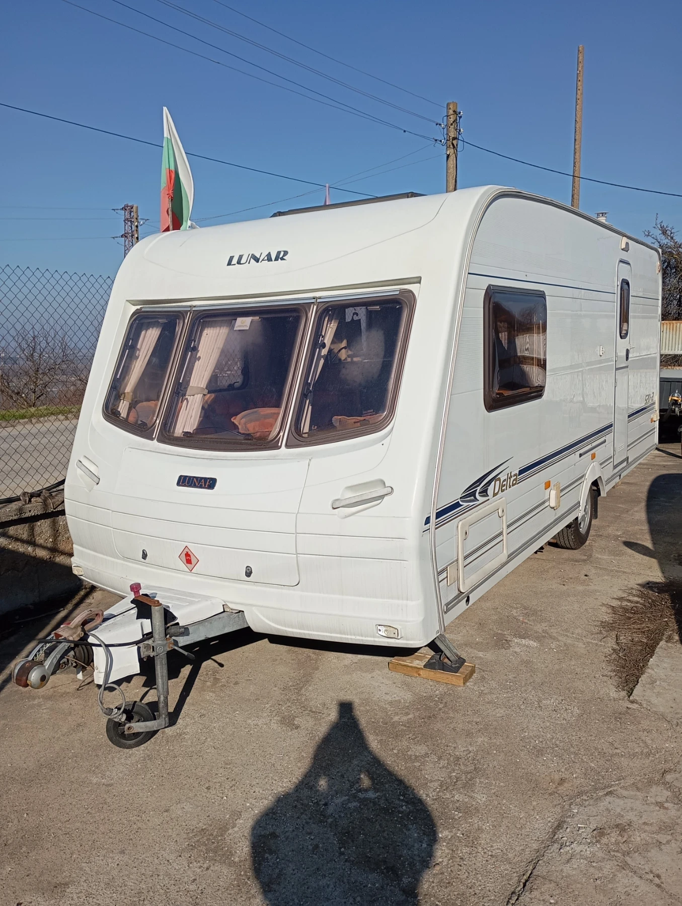 Каравана Други Лунар, снимка 2 - Каравани и кемпери - 53791224