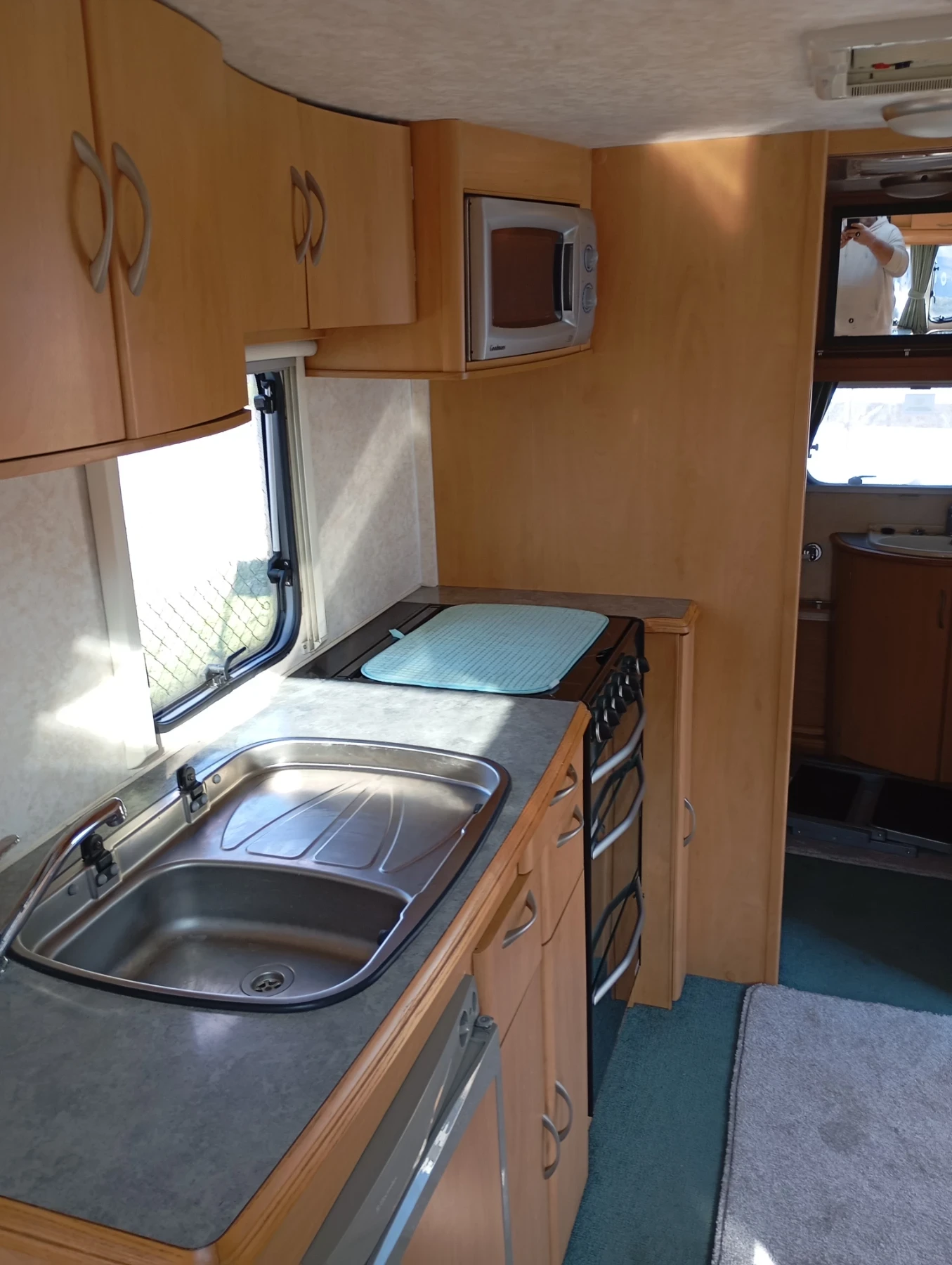 Каравана Други Лунар, снимка 8 - Каравани и кемпери - 53791224