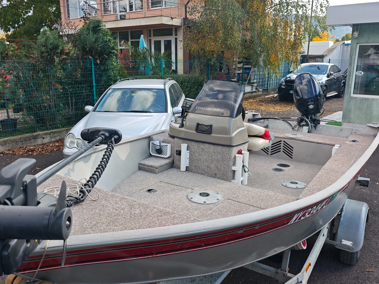 Лодка Tracker Super Guide V 14, снимка 3 - Воден транспорт - 54074094