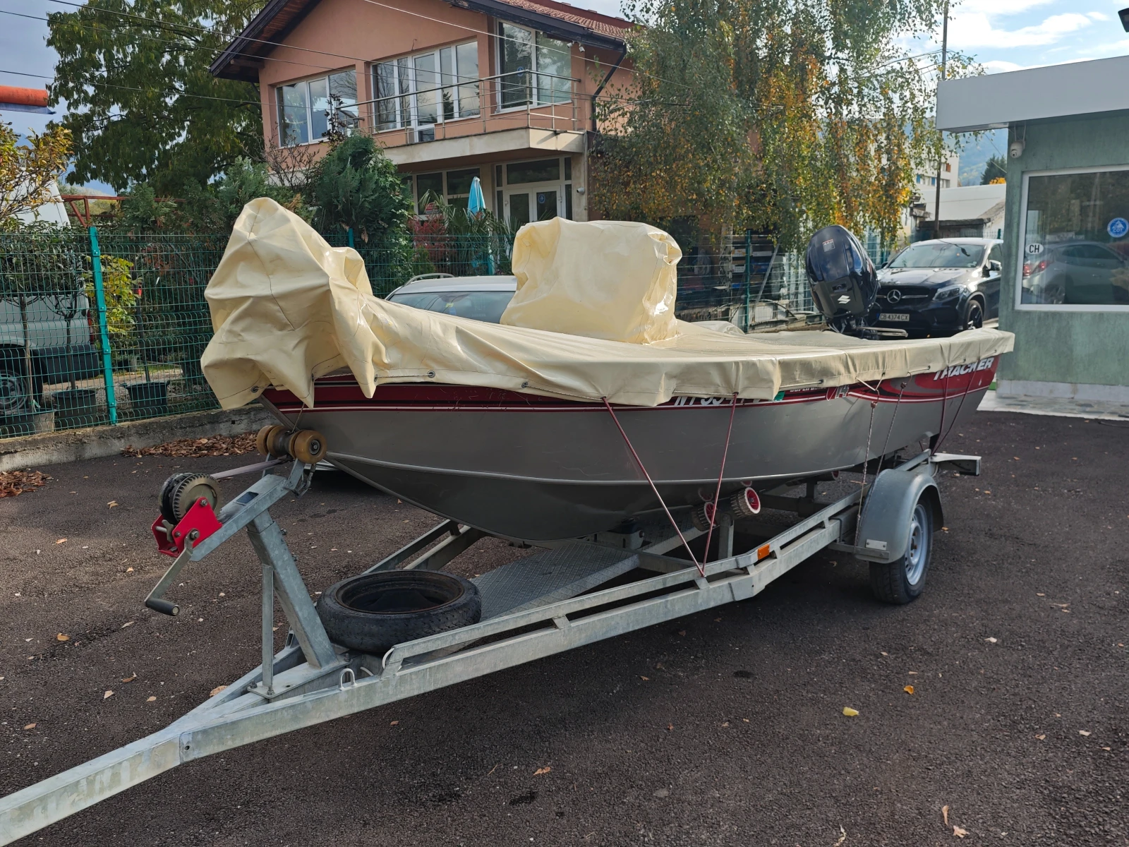 Лодка Tracker Super Guide V 14, снимка 11 - Воден транспорт - 54074094