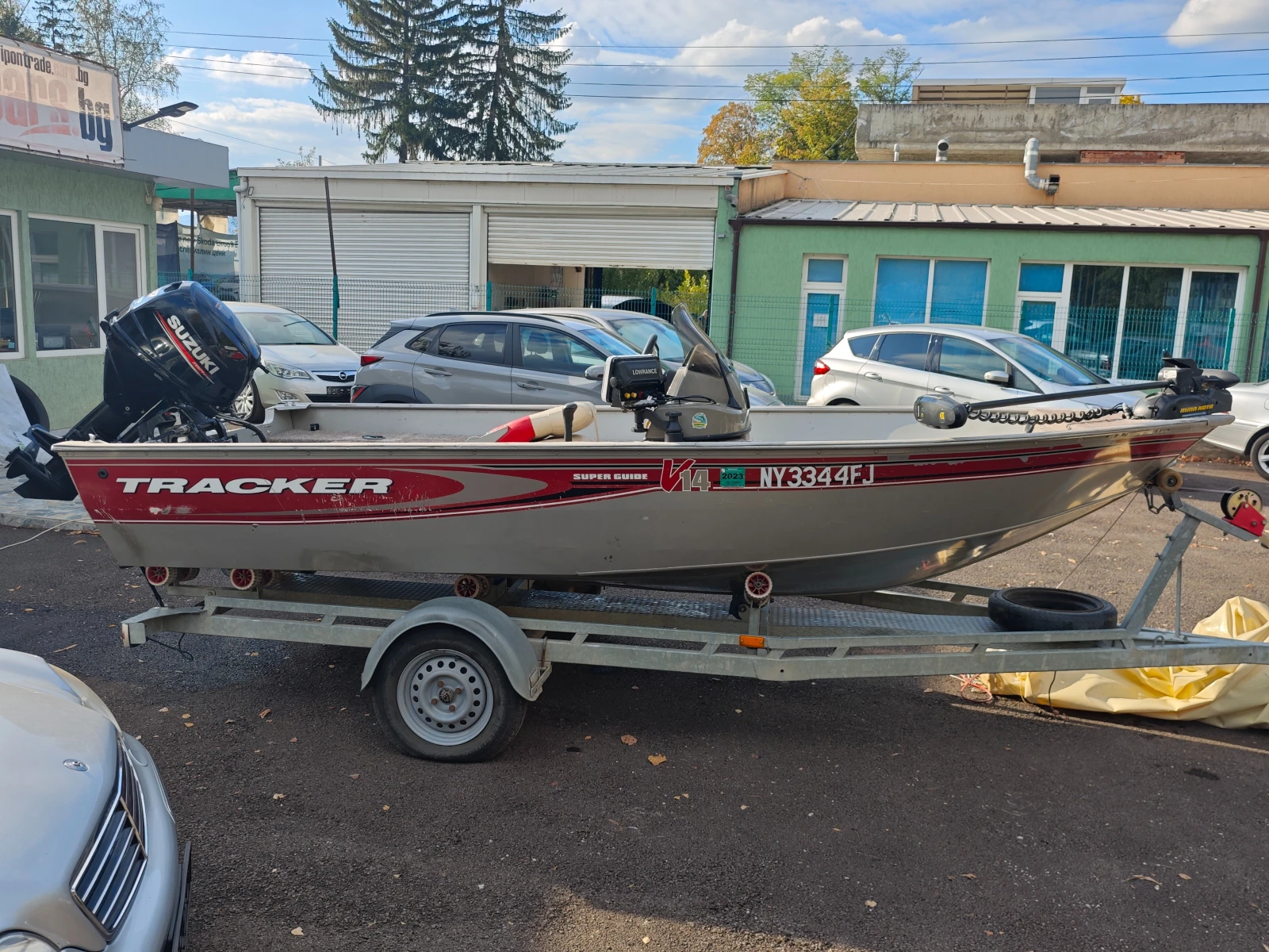 Лодка Tracker Super Guide V 14, снимка 7 - Воден транспорт - 54074094