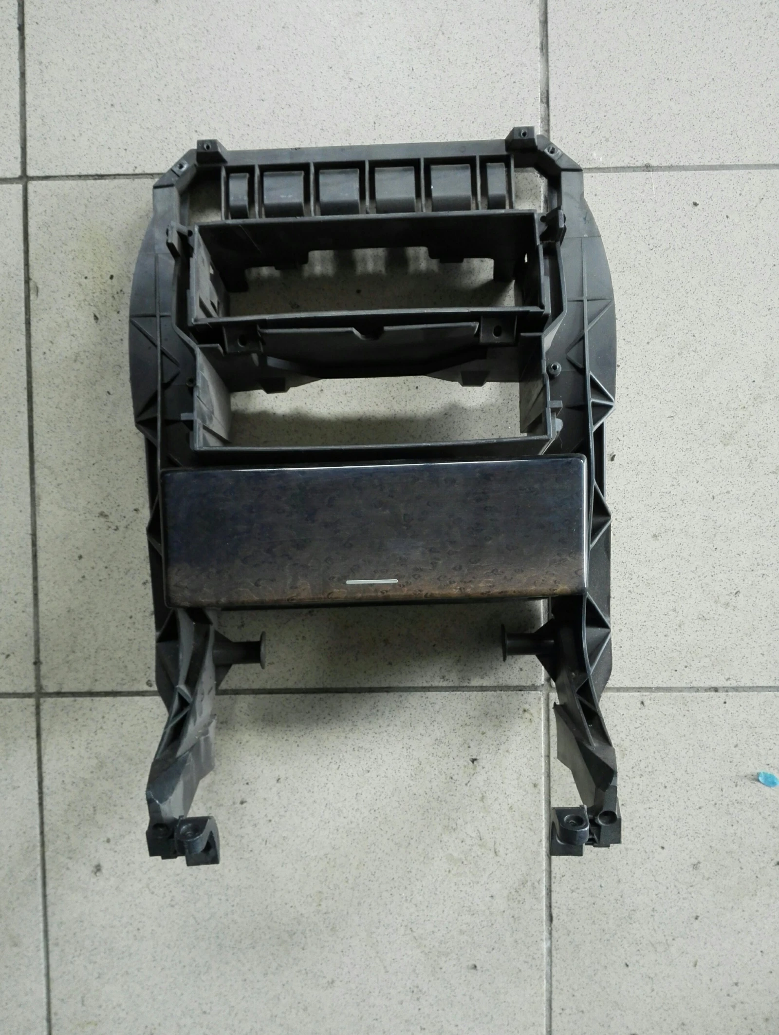 Централна конзола Мерцедес Е270 w210