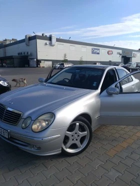 Mercedes-Benz E 320, снимка 9