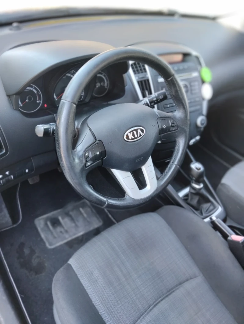 Kia Ceed, снимка 4 - Автомобили и джипове - 47780753