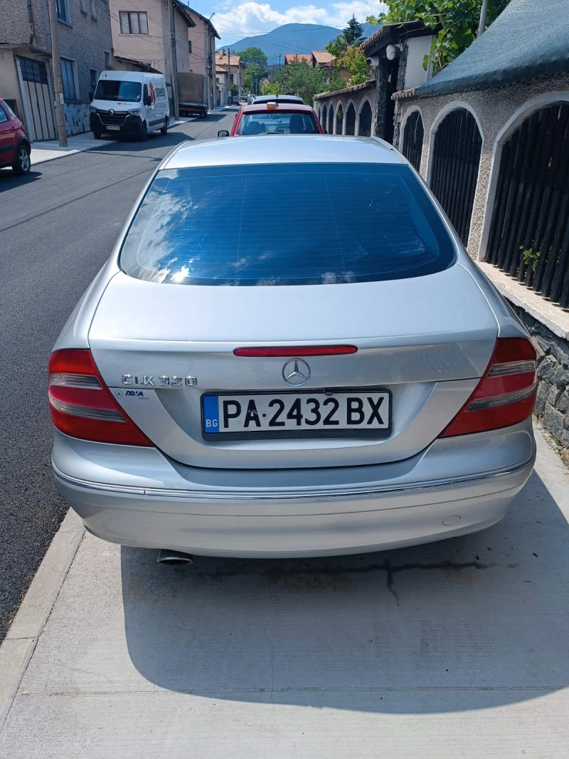 Mercedes-Benz CLK 320, снимка 2 - Автомобили и джипове - 52237505