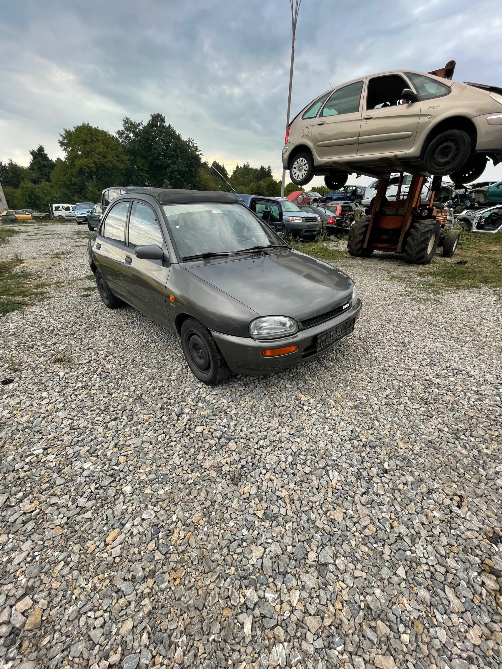 Mazda 121 - [1] 