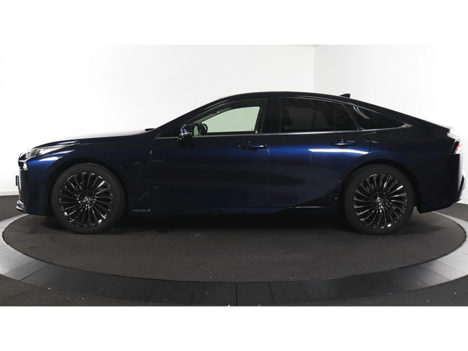 Toyota Mirai Hydrogen - изображение 5