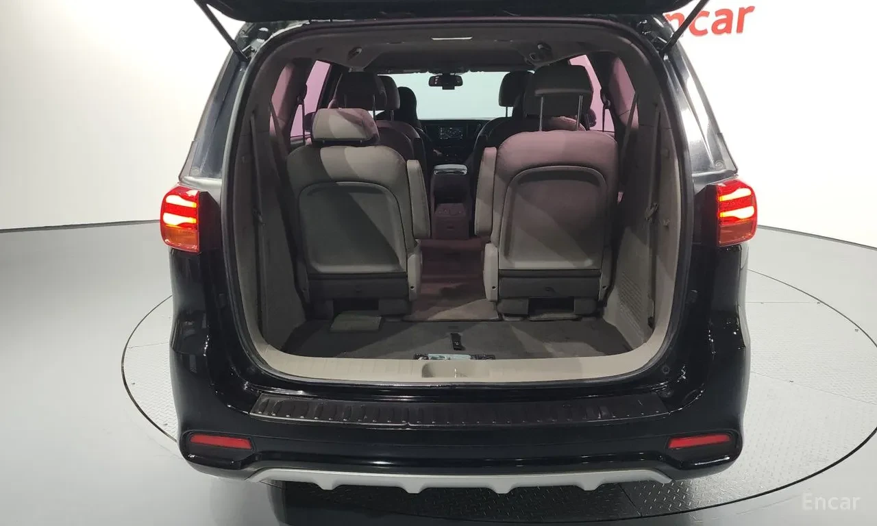 Kia Carnival 9-seater Limousine, снимка 17 - Автомобили и джипове - 54613735