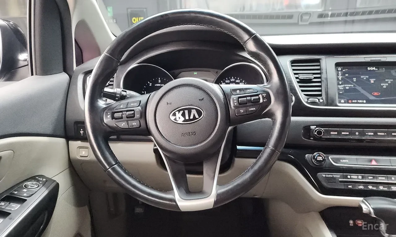 Kia Carnival 9-seater Limousine, снимка 12 - Автомобили и джипове - 54613735