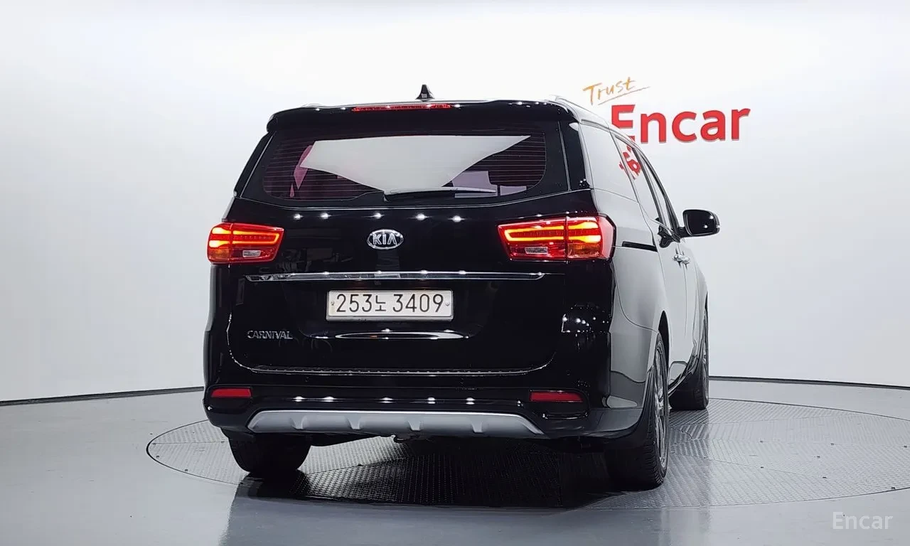 Kia Carnival 9-seater Limousine, снимка 4 - Автомобили и джипове - 54613735