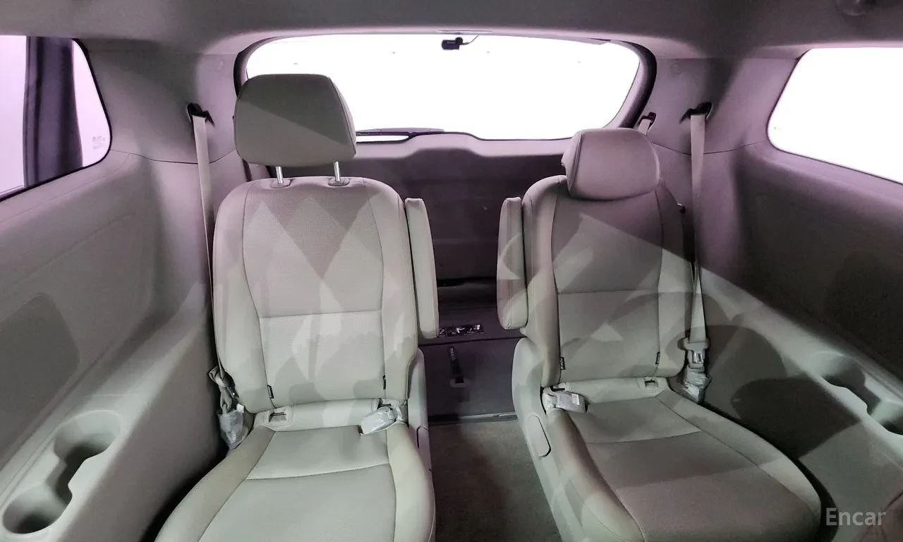 Kia Carnival 9-seater Limousine, снимка 16 - Автомобили и джипове - 54613735