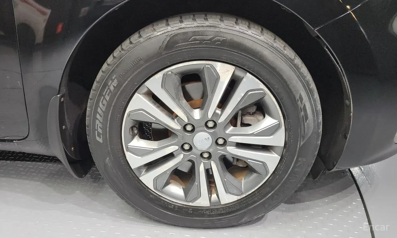 Kia Carnival 9-seater Limousine, снимка 5 - Автомобили и джипове - 54613735
