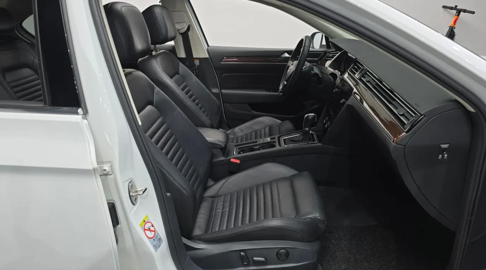 VW Passat GT TDI / DISTRONIC / DIGITAL / ШИБЕДАХ / DSG , снимка 11 - Автомобили и джипове - 54619161
