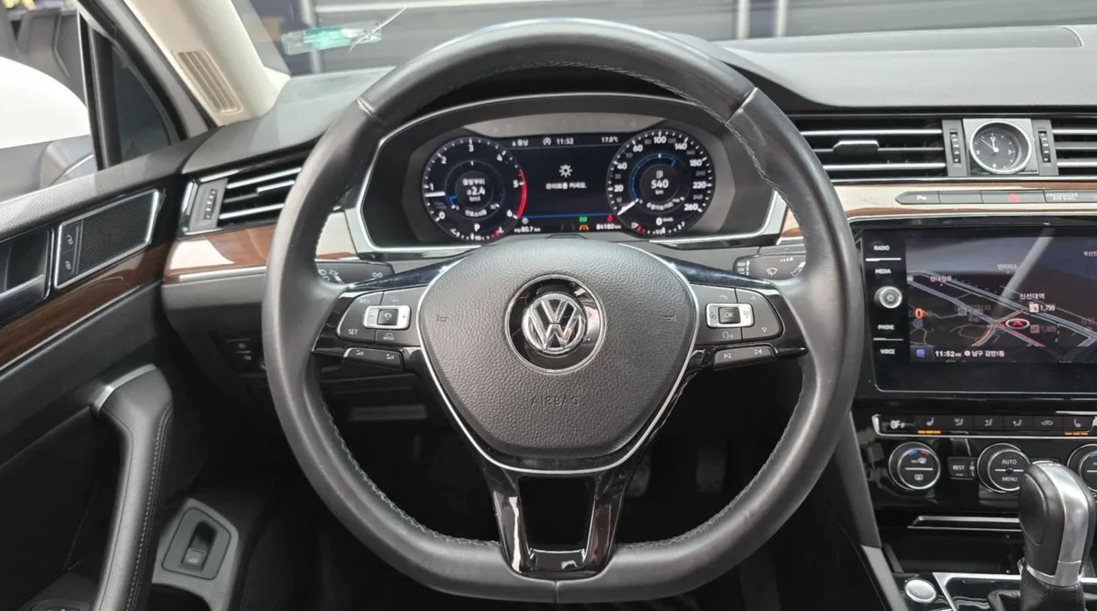 VW Passat GT TDI / DISTRONIC / DIGITAL / ШИБЕДАХ / DSG , снимка 14 - Автомобили и джипове - 54619161