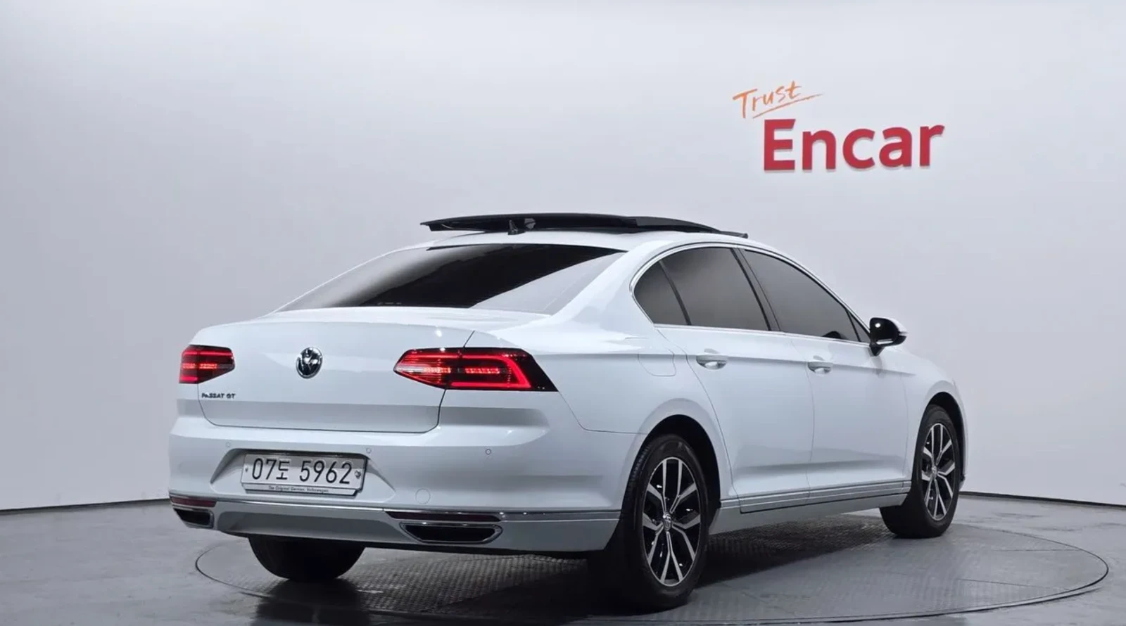 VW Passat GT TDI / DISTRONIC / DIGITAL / ШИБЕДАХ / DSG , снимка 2 - Автомобили и джипове - 54619161