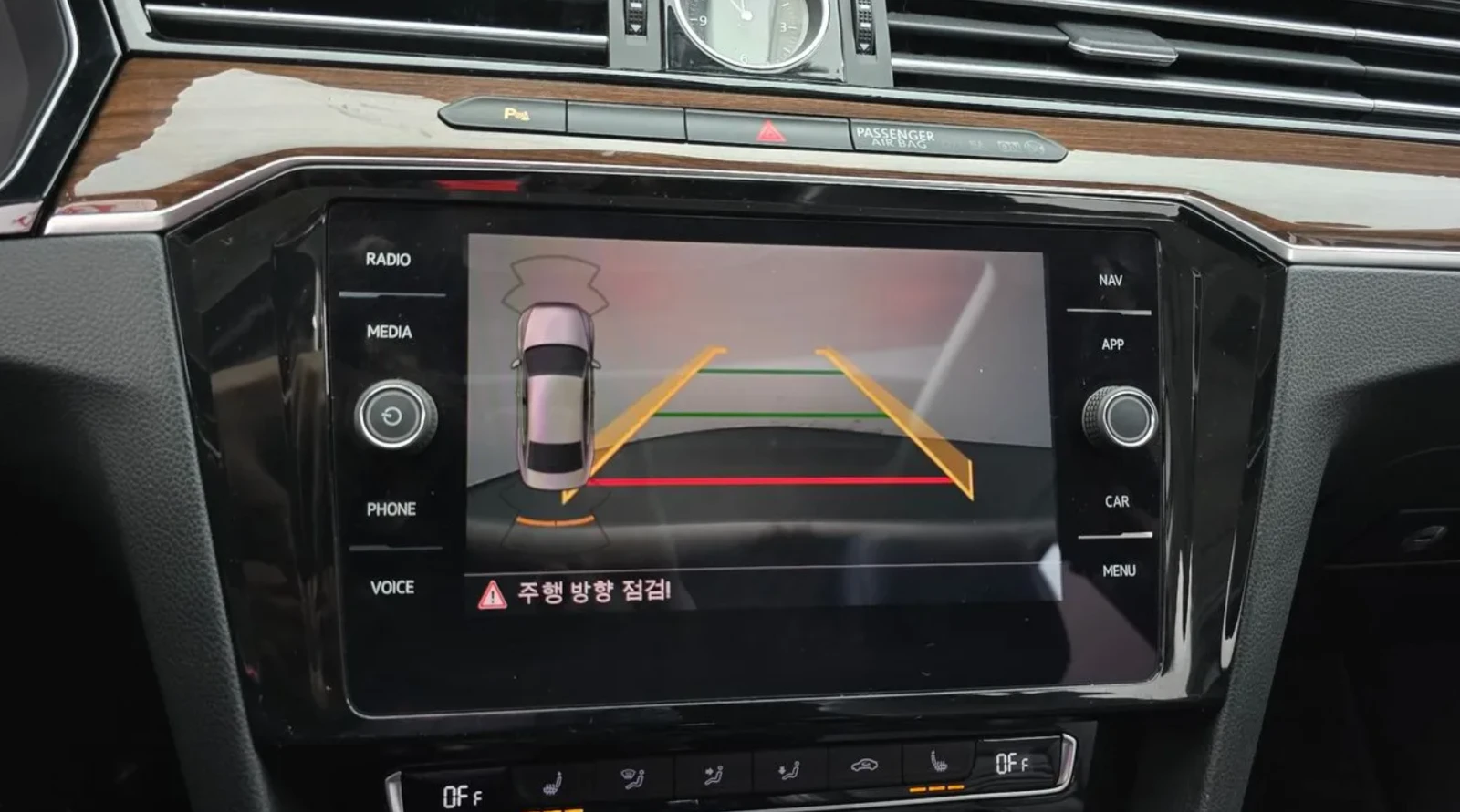 VW Passat GT TDI / DISTRONIC / DIGITAL / ШИБЕДАХ / DSG , снимка 15 - Автомобили и джипове - 54619161