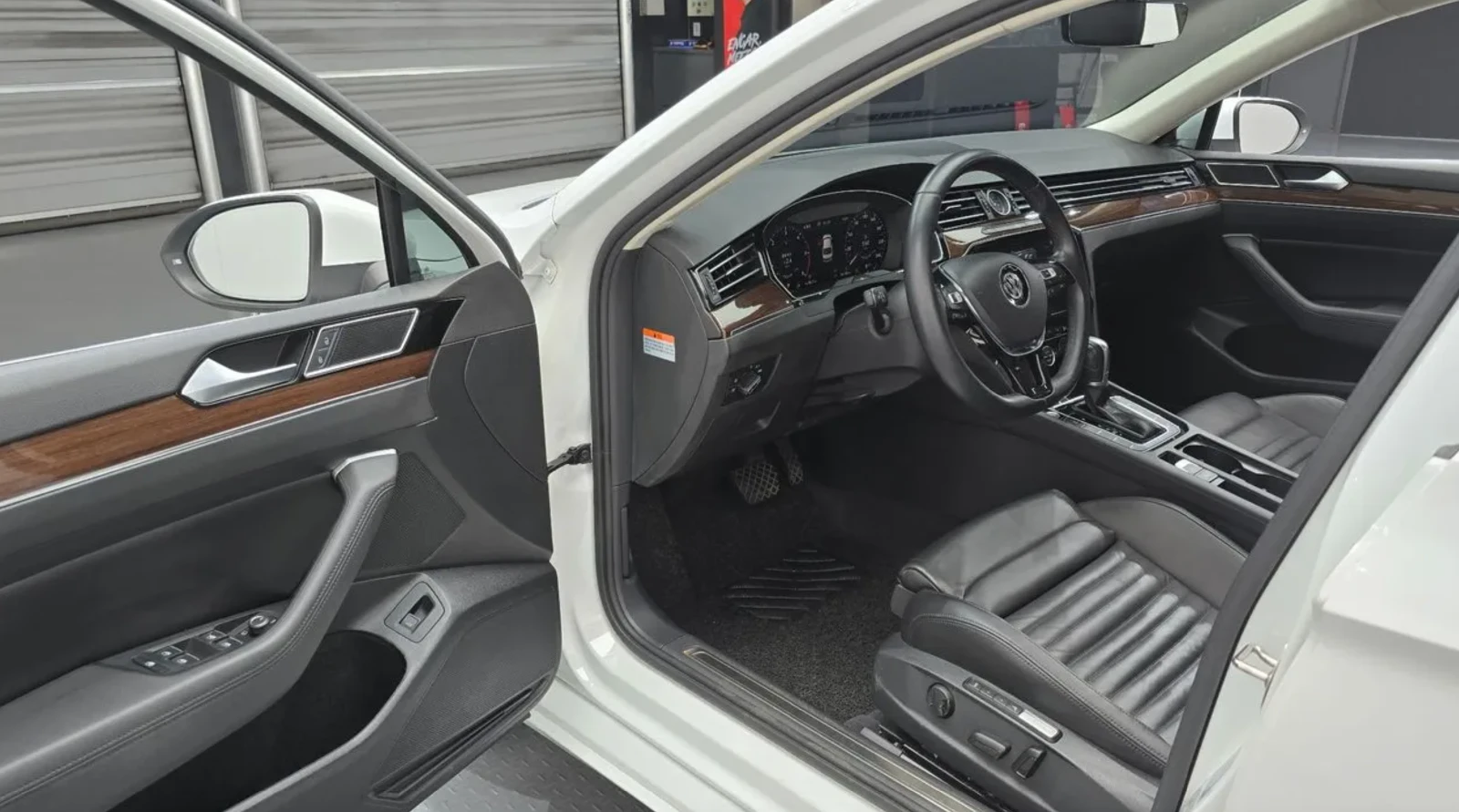 VW Passat GT TDI / DISTRONIC / DIGITAL / ШИБЕДАХ / DSG , снимка 12 - Автомобили и джипове - 54619161