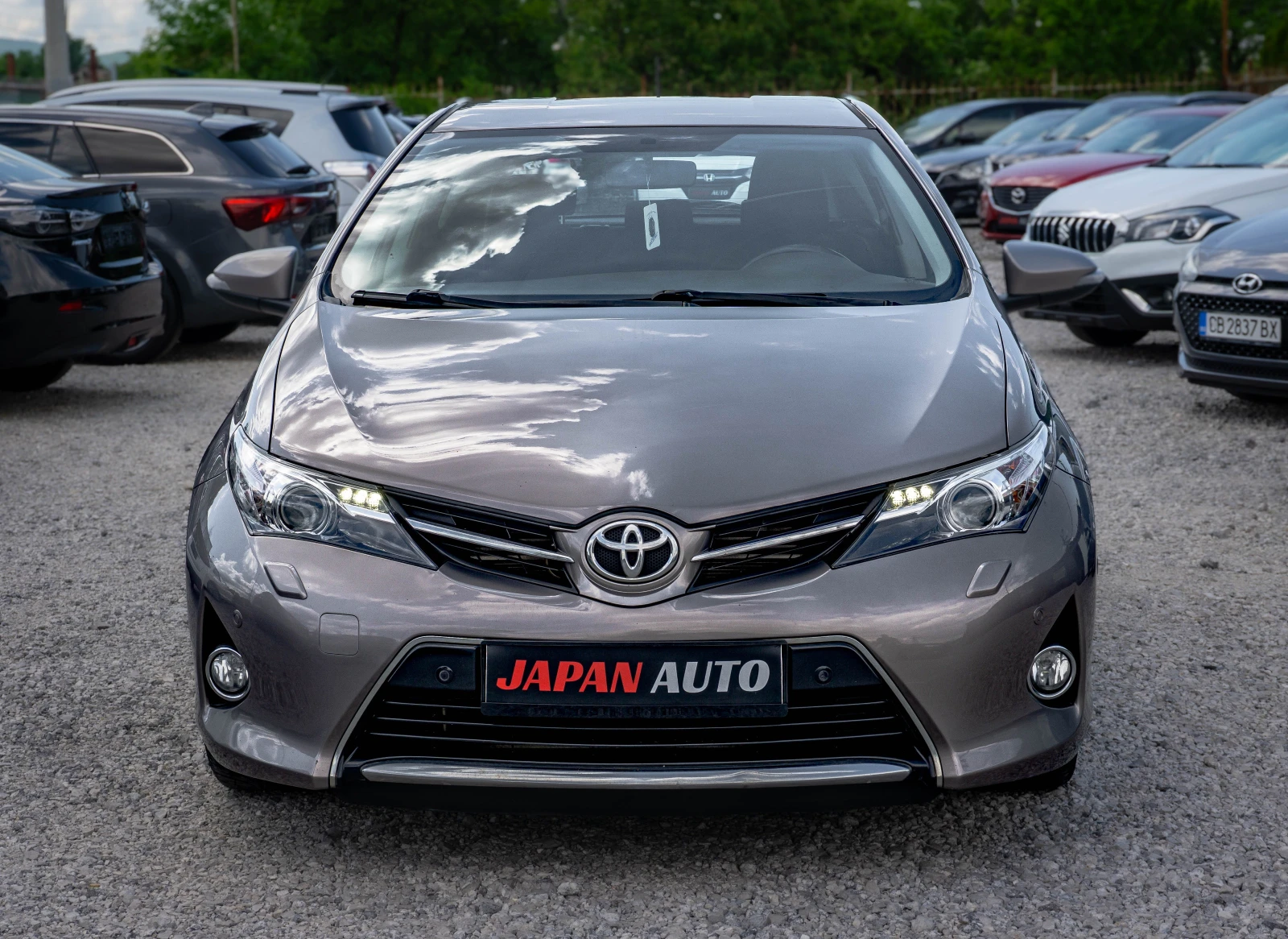 Toyota Auris 2.0 D-4D СУПЕР СЪСТОЯНИЕ! С ГАРАНЦИЯ! , снимка 2 - Автомобили и джипове - 54635128