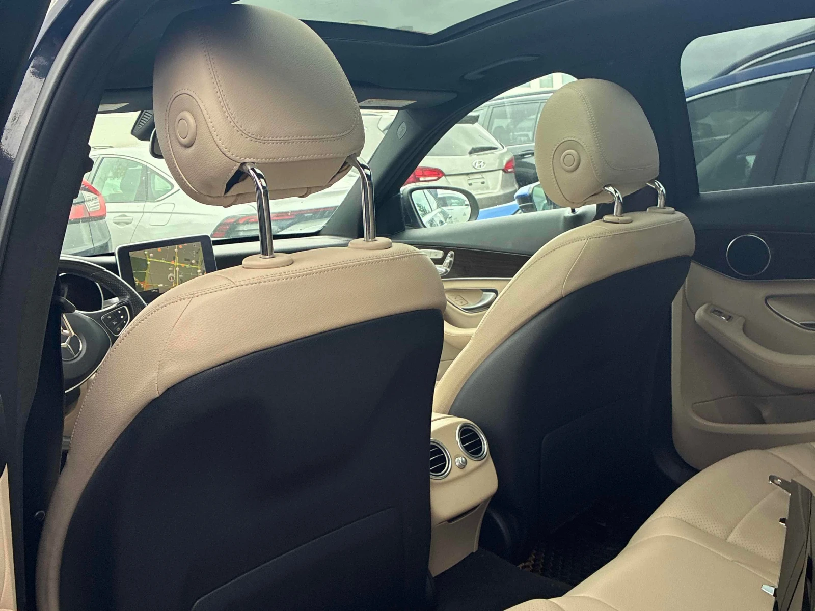 Mercedes-Benz C 300 * * CARFAX * * АВТО КРЕДИТ * * , снимка 10 - Автомобили и джипове - 54874372