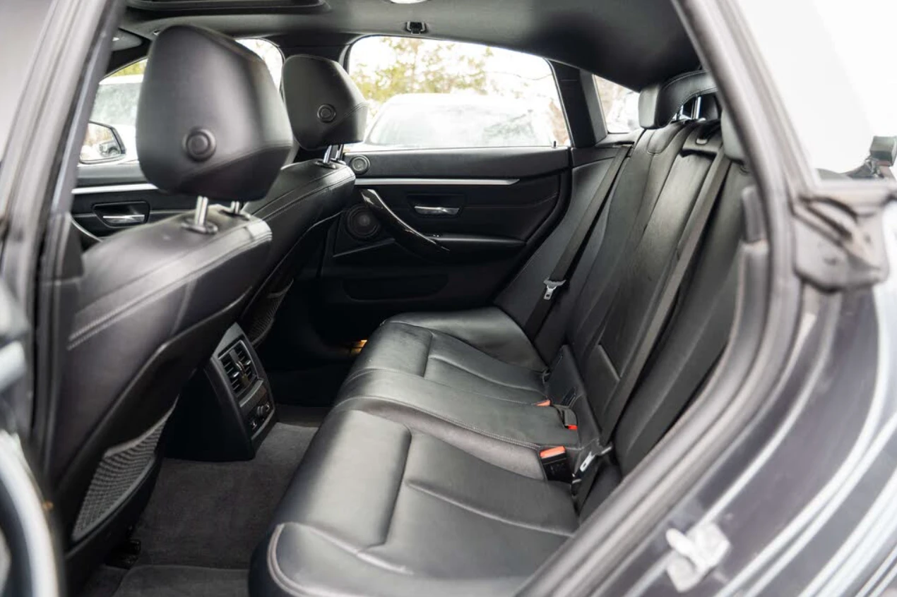 BMW 330 xDrive* 90к км* SPORT* HUD* CAM* HARMAN* , снимка 16 - Автомобили и джипове - 54972336