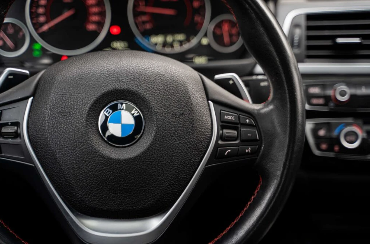 BMW 330 xDrive* 90к км* SPORT* HUD* CAM* HARMAN* , снимка 11 - Автомобили и джипове - 54972336