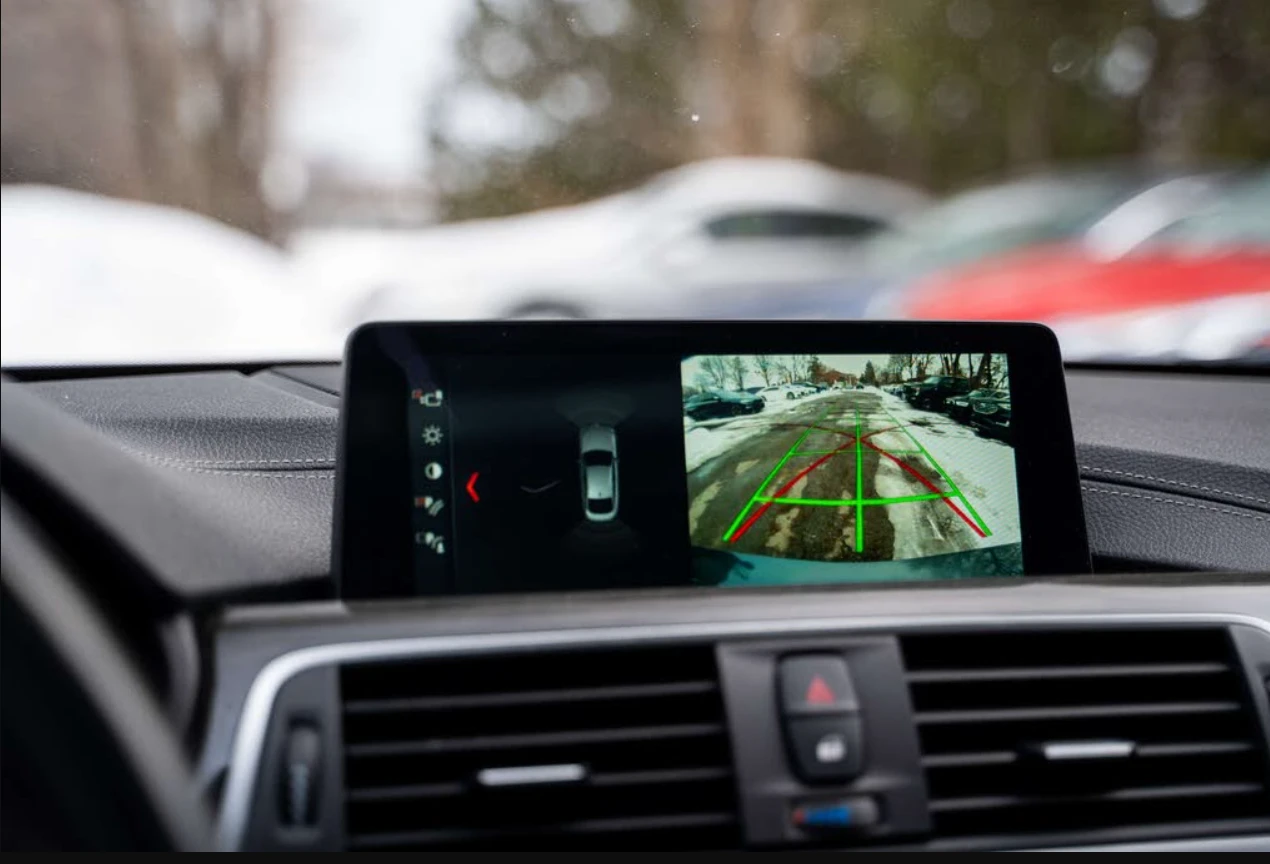 BMW 330 xDrive* 90к км* SPORT* HUD* CAM* HARMAN* , снимка 12 - Автомобили и джипове - 54972336