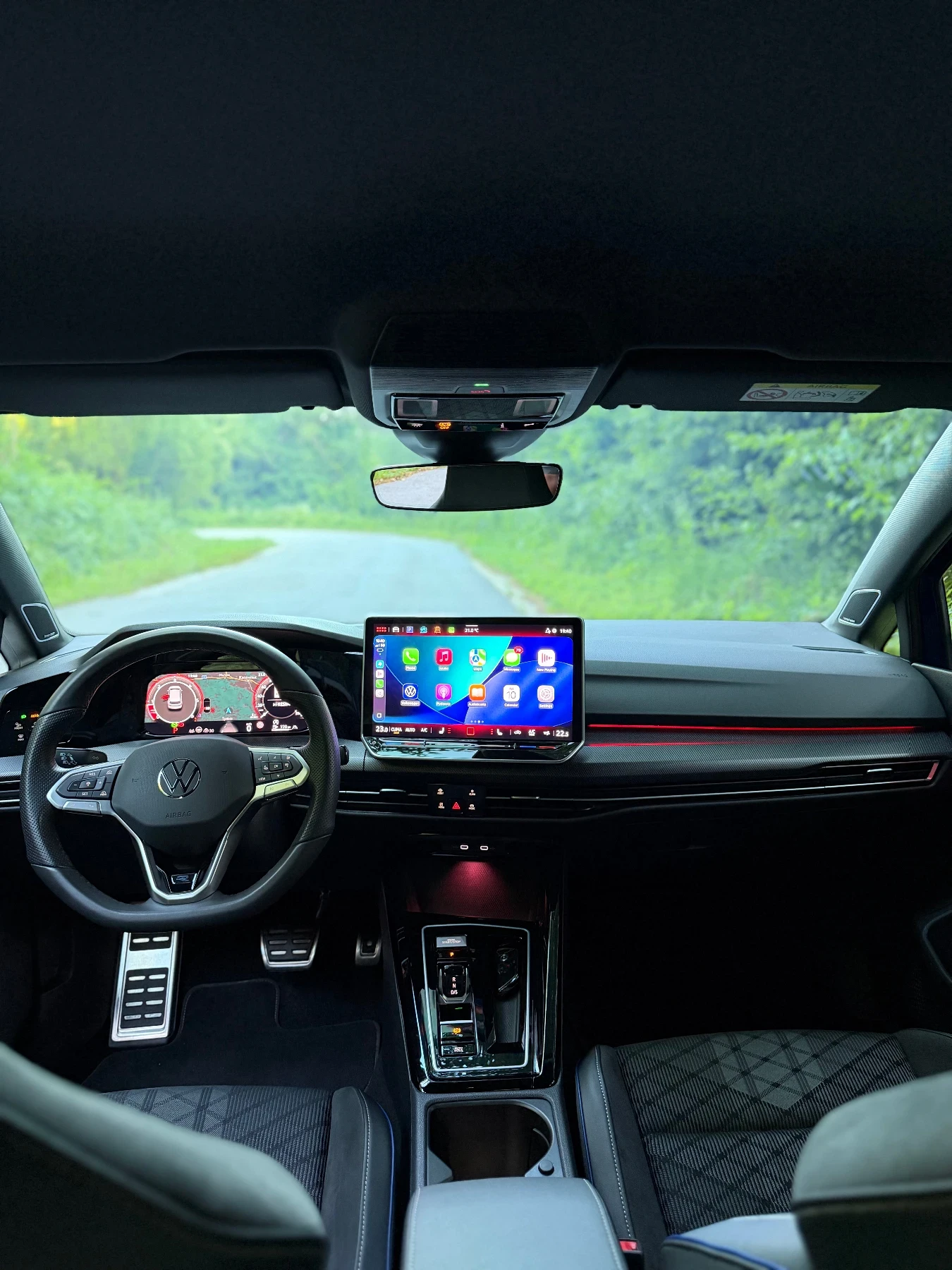 VW Golf 2.0TDI R-LINE BLACK STYLE HUD H/K IQ LIGHTS, снимка 10 - Автомобили и джипове - 55236119