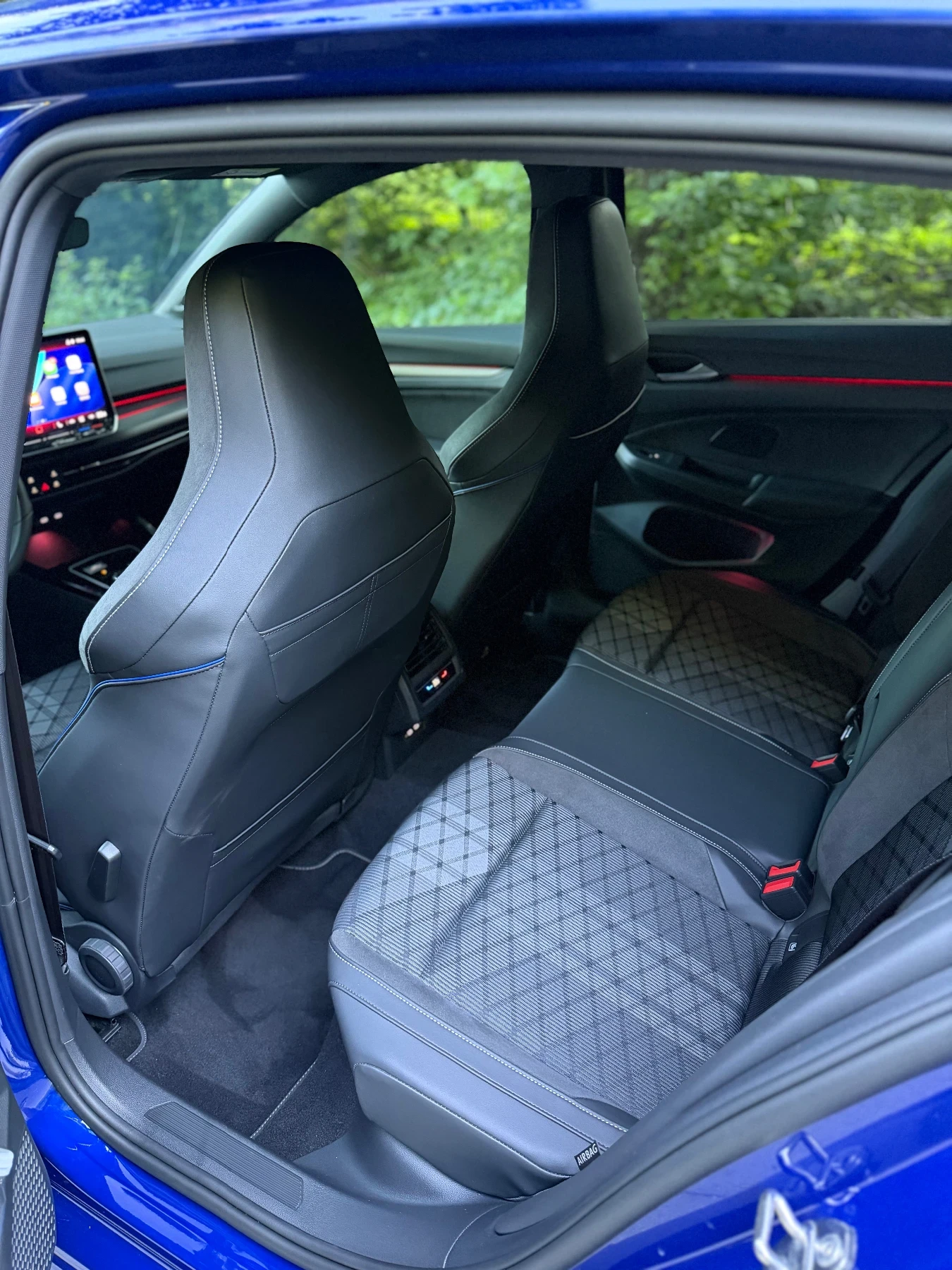 VW Golf 2.0TDI R-LINE BLACK STYLE HUD H/K IQ LIGHTS, снимка 8 - Автомобили и джипове - 55236119