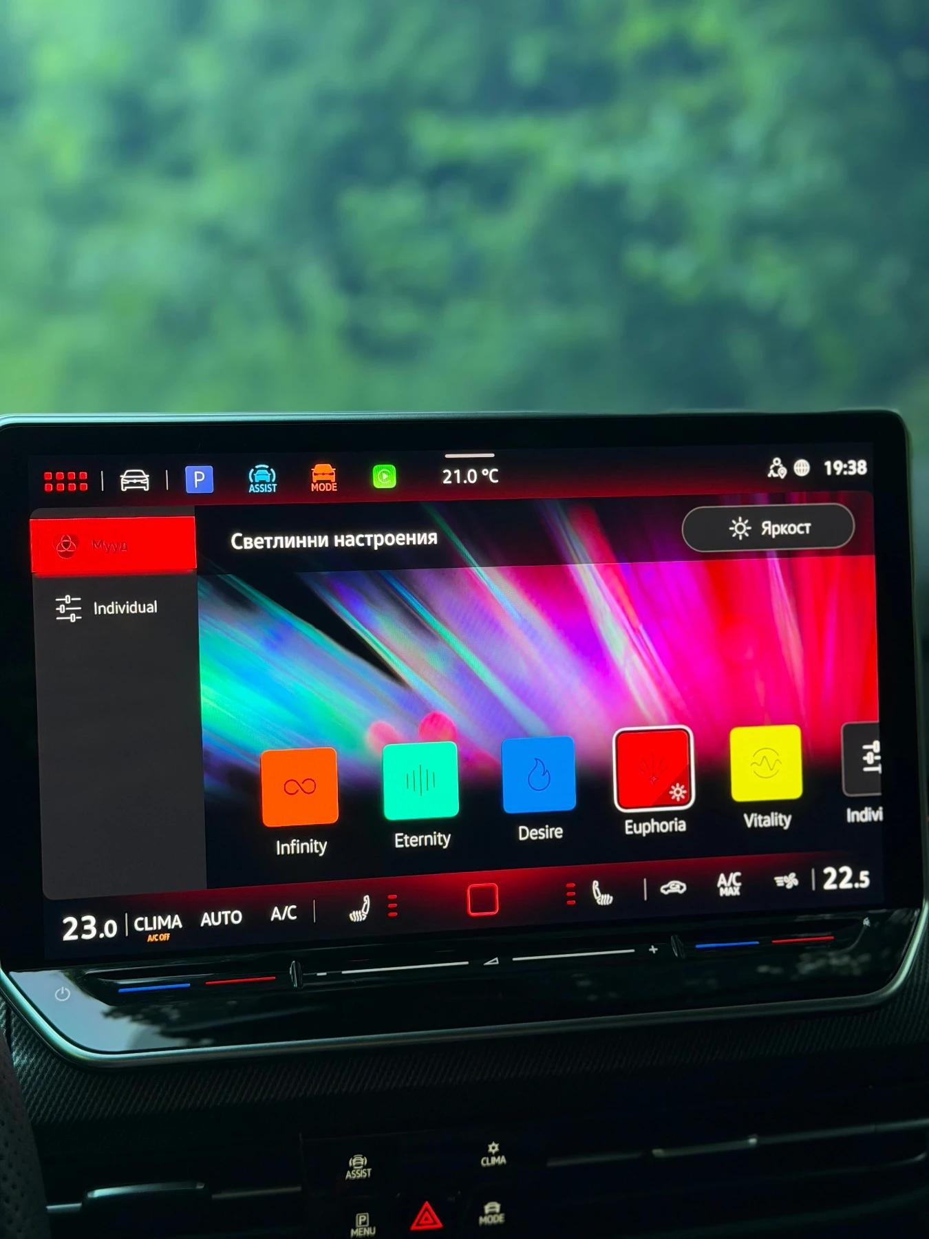 VW Golf 2.0TDI R-LINE BLACK STYLE HUD H/K IQ LIGHTS, снимка 16 - Автомобили и джипове - 55236119