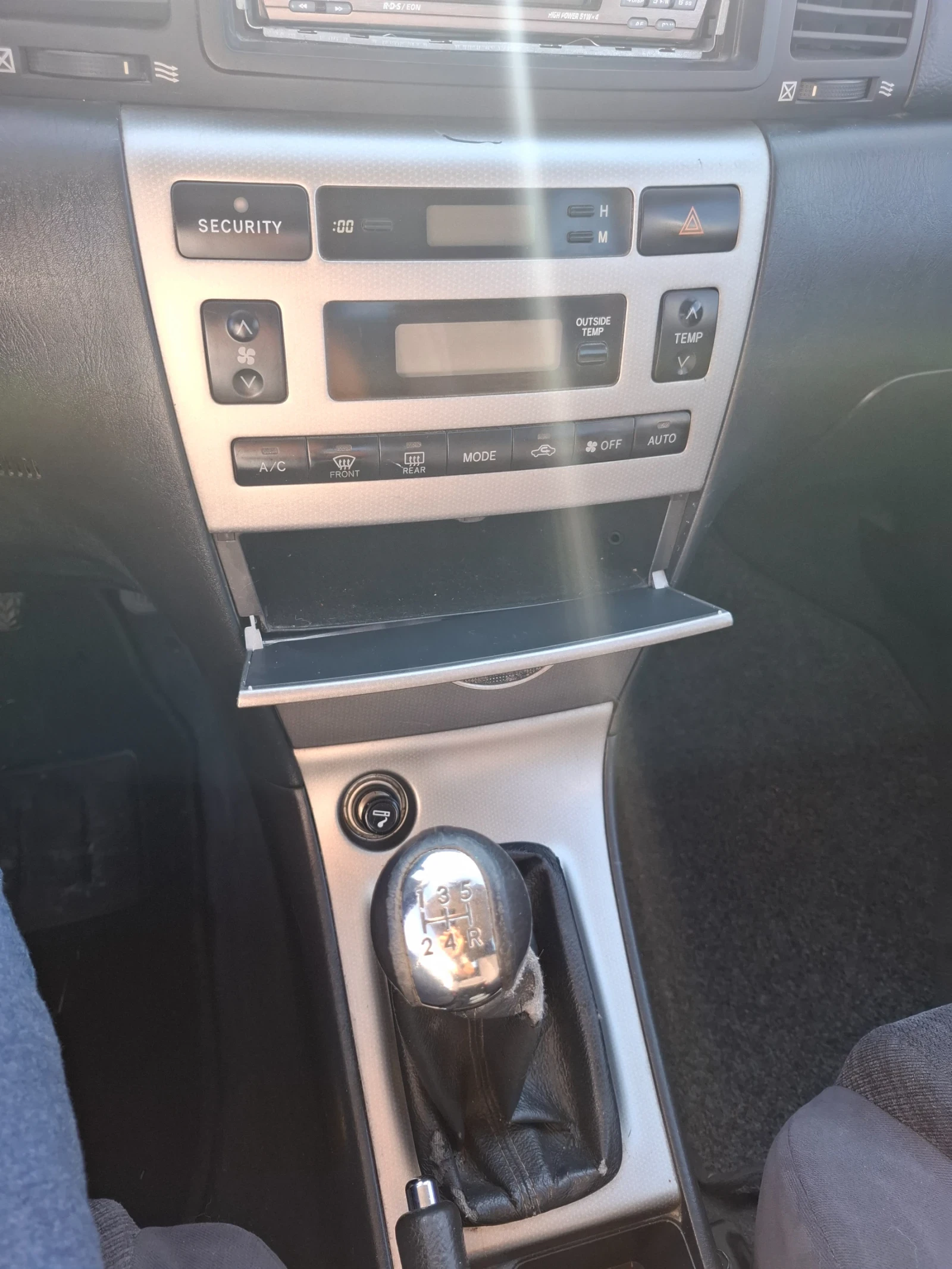 Toyota Corolla 1, 6vvti, снимка 5 - Автомобили и джипове - 55247504