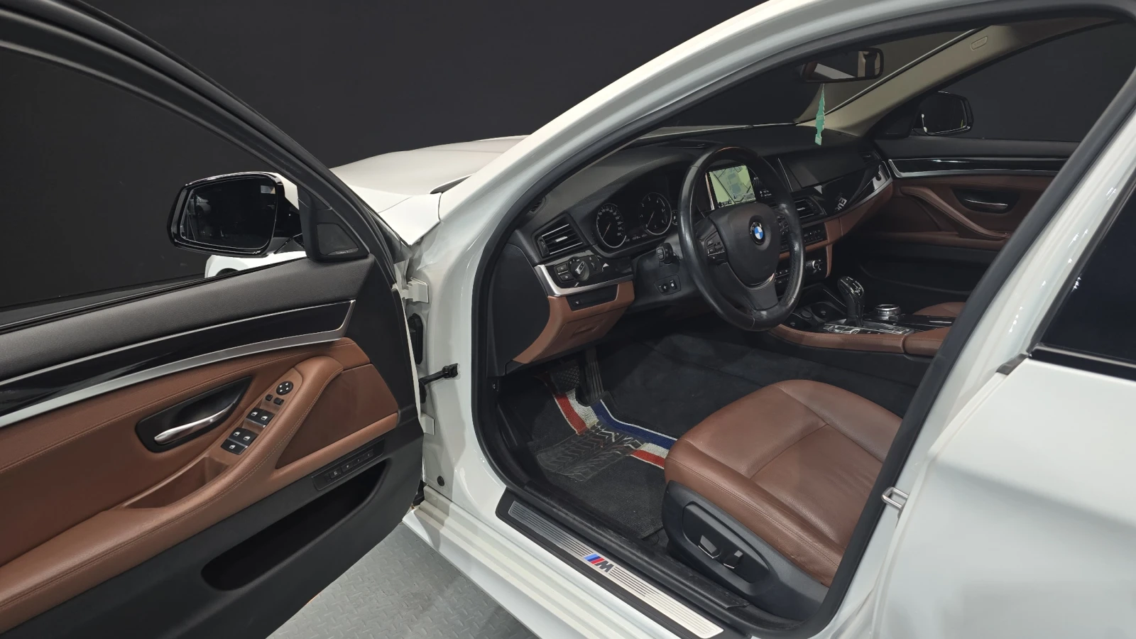 BMW 530 D X Drive M Aerodynamic, снимка 6 - Автомобили и джипове - 55446549
