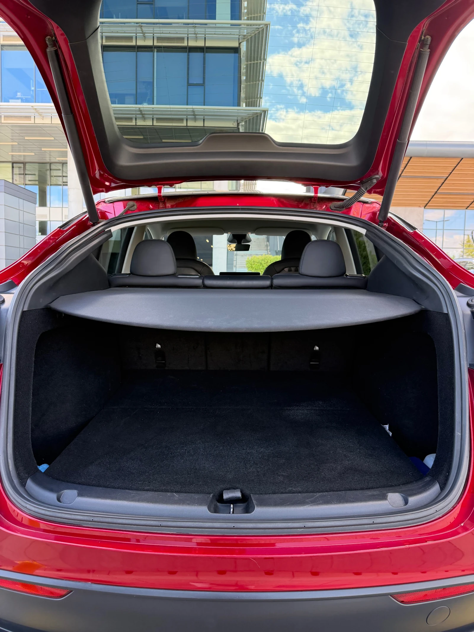 Tesla Model Y 2024 / FSD 4 / Гаранция / 60000хил км, снимка 6 - Автомобили и джипове - 56175687
