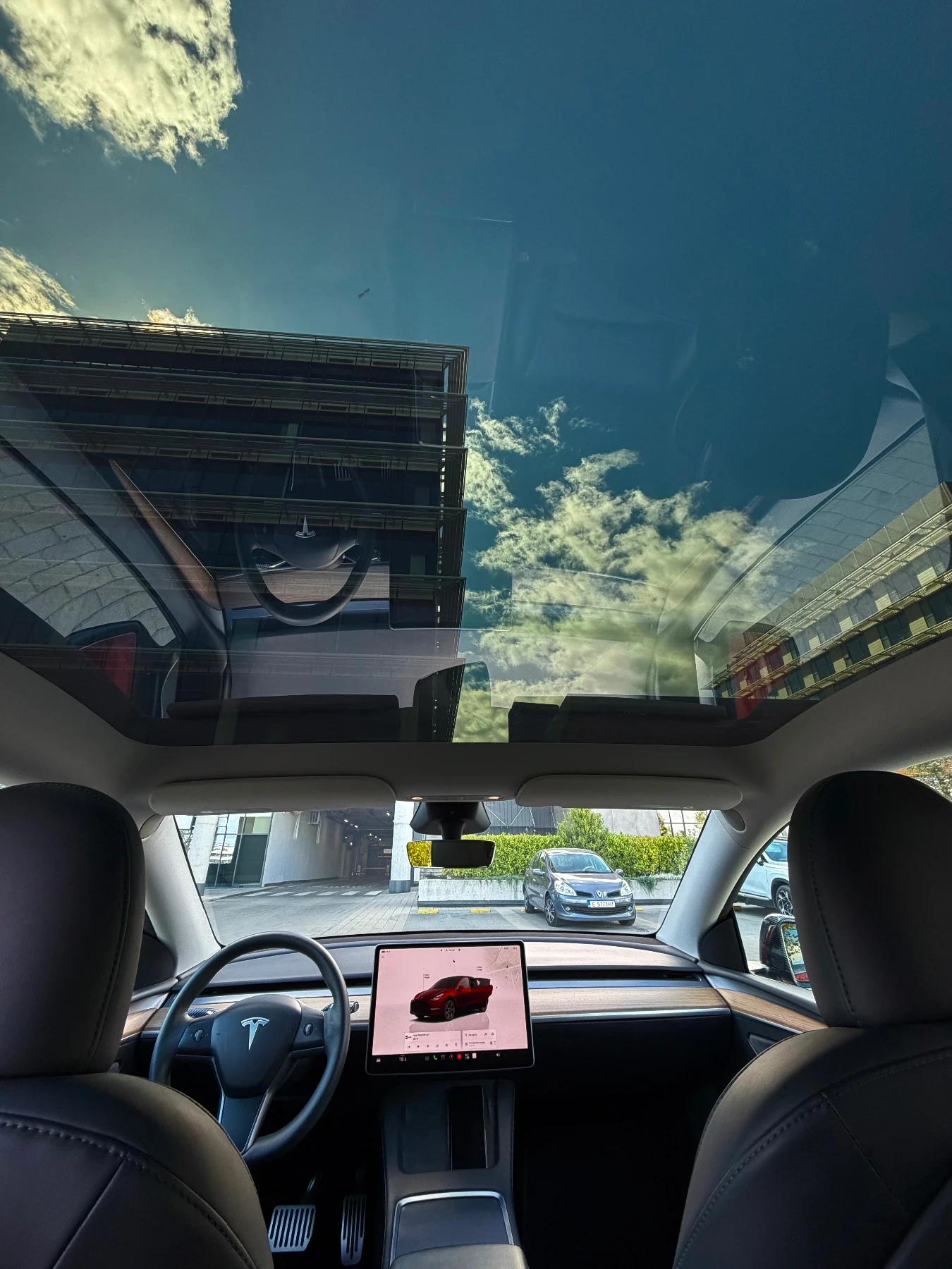 Tesla Model Y 2024 / FSD 4 / Гаранция / 60000хил км, снимка 8 - Автомобили и джипове - 56175687