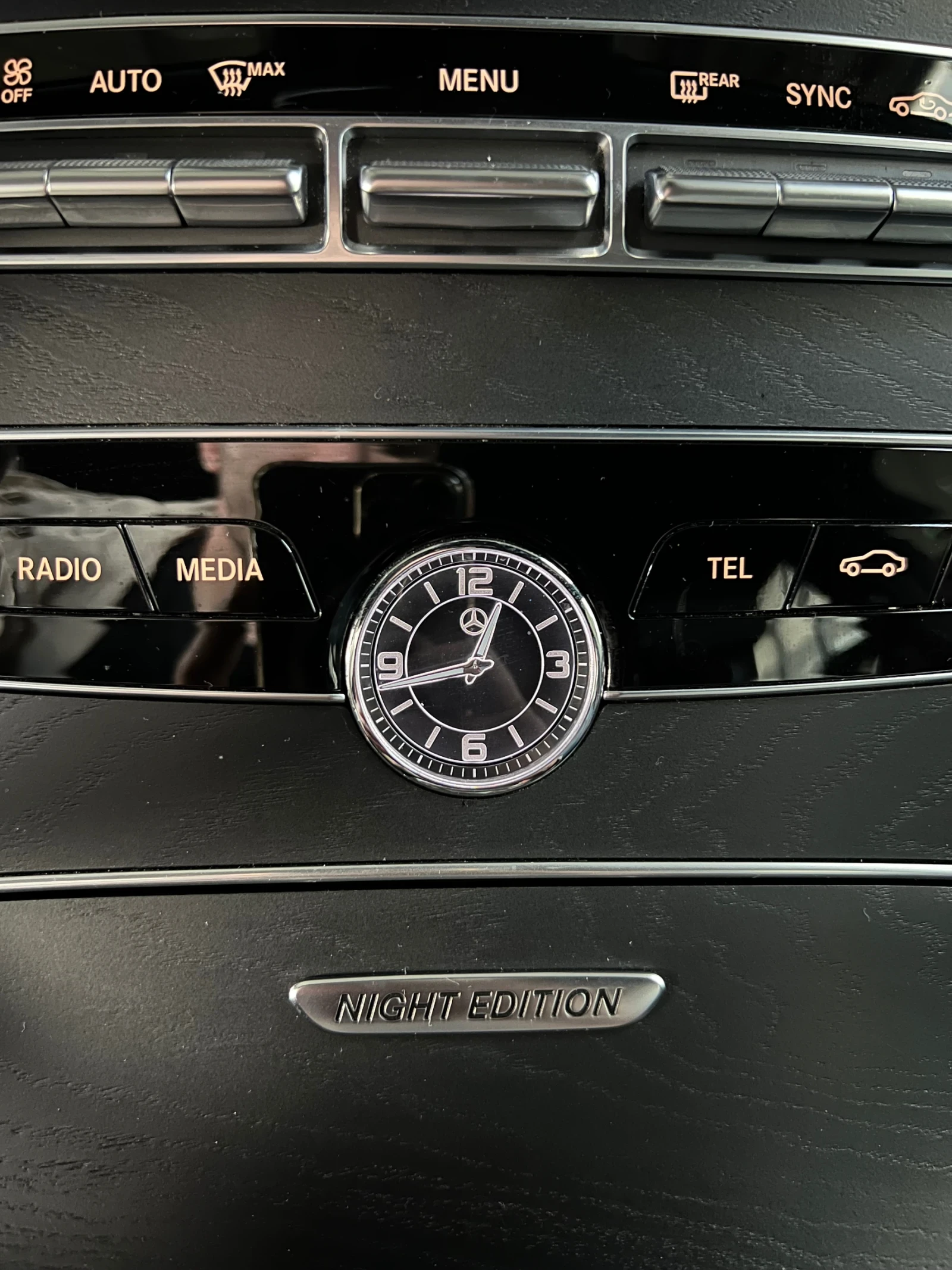 Mercedes-Benz C 220 Night Edition AMG Line, снимка 13 - Автомобили и джипове - 56182404