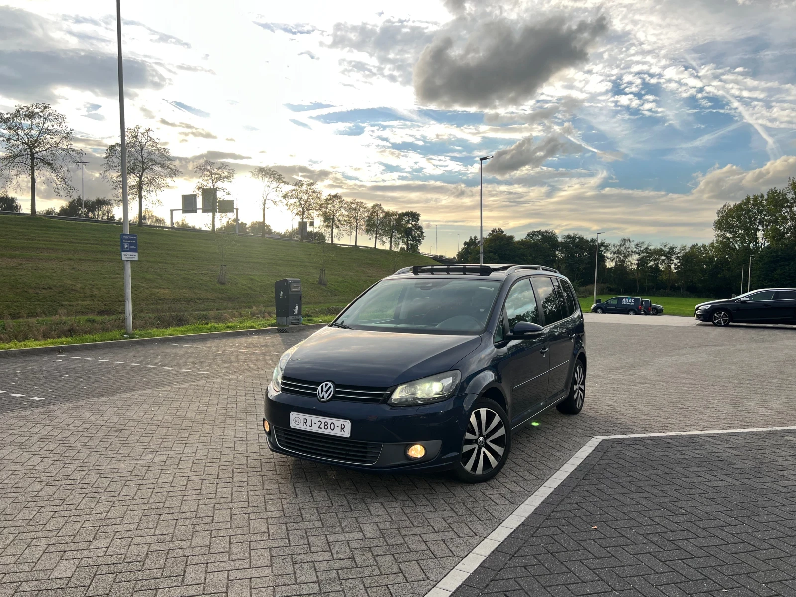 VW Touran Highline* Панорама* Нави* Камера* ДСГ-7* Подгрев* 