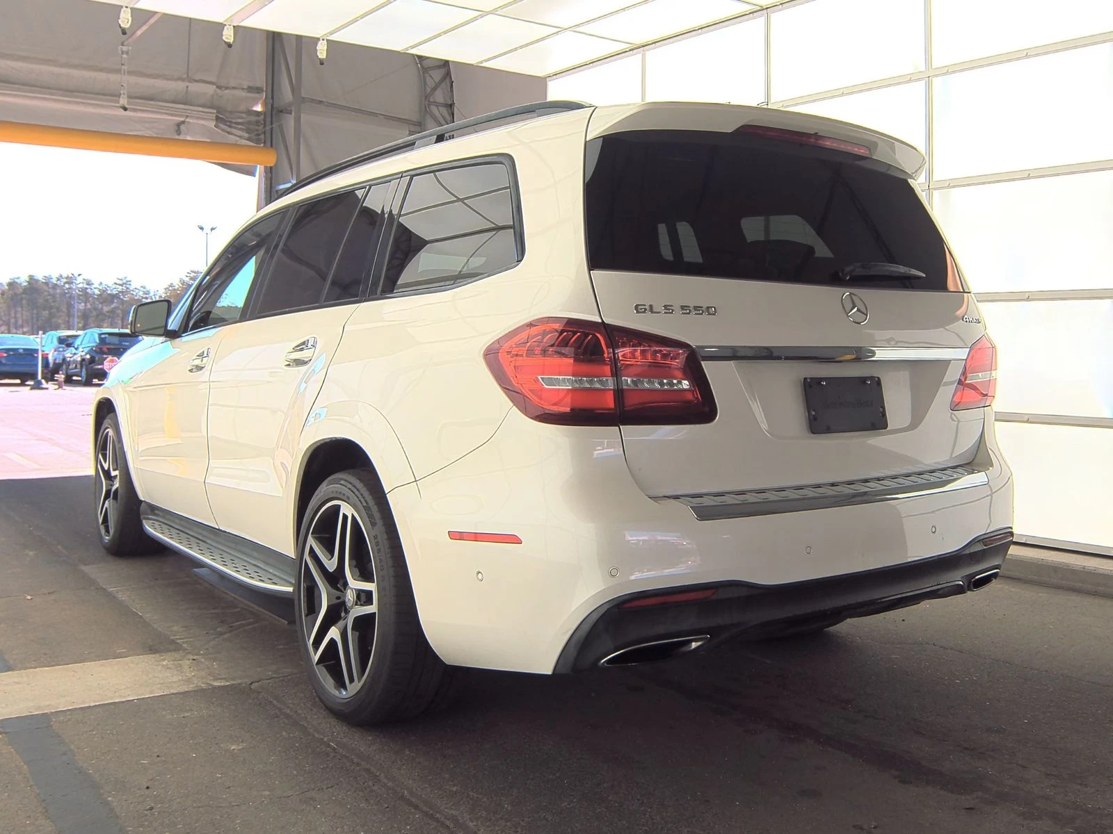 Mercedes-Benz GLS 500 AMG pack* 7места* B&O* Масаж* Designo* Distronik*  - изображение 4
