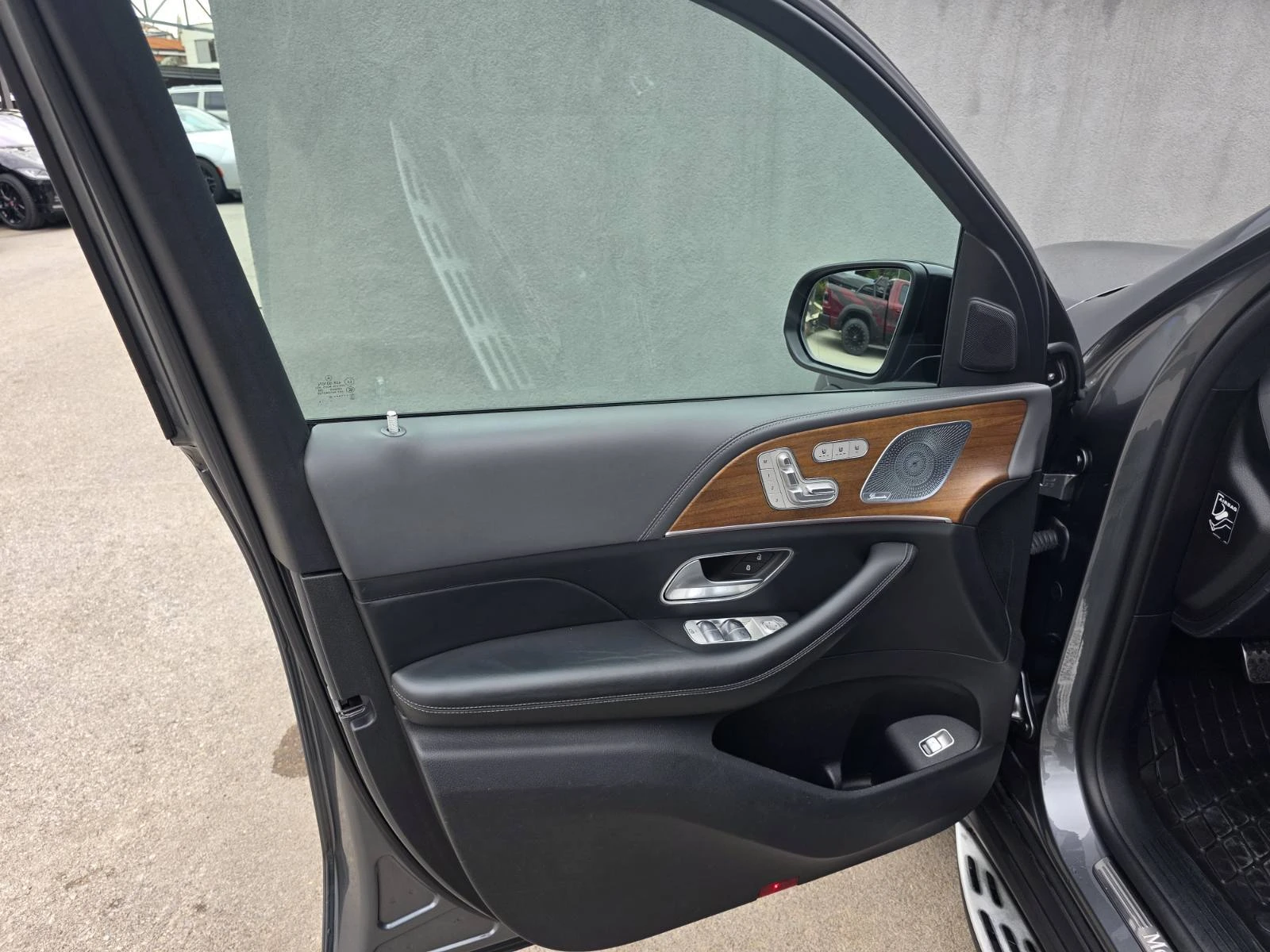 Mercedes-Benz GLS580, снимка 8 - Автомобили и джипове - 54219347