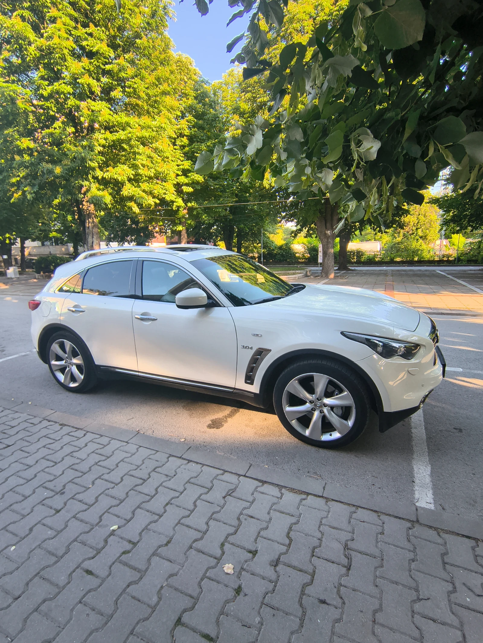 Infiniti QX70, снимка 5 - Автомобили и джипове - 55199554